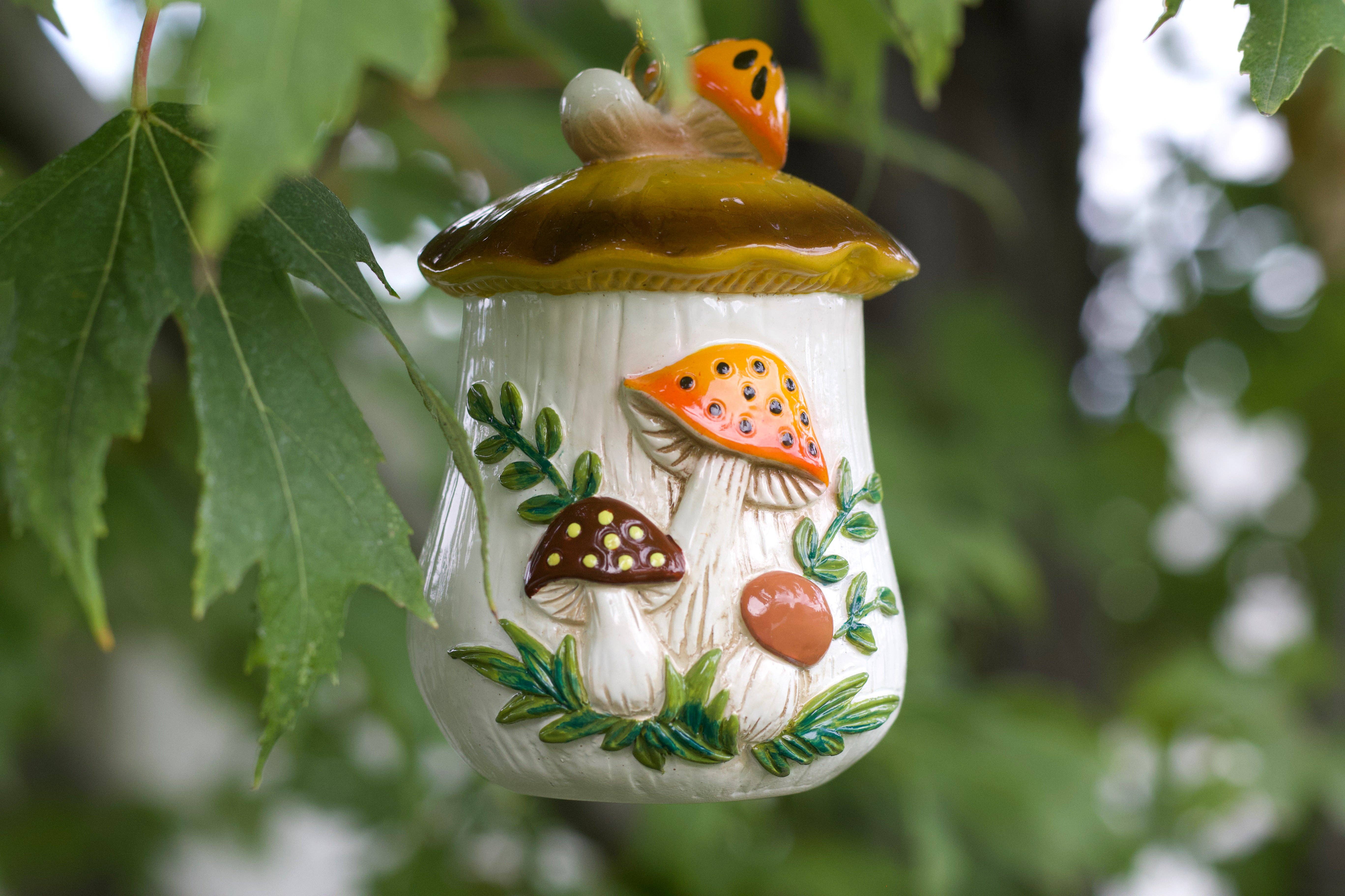 Twinkltoast - Vendita all'ingrosso Decorazione - Ornamento di Natale dipinto a mano ispirato ai funghi allegri anni '70 – Decorazione retrò per cucina2