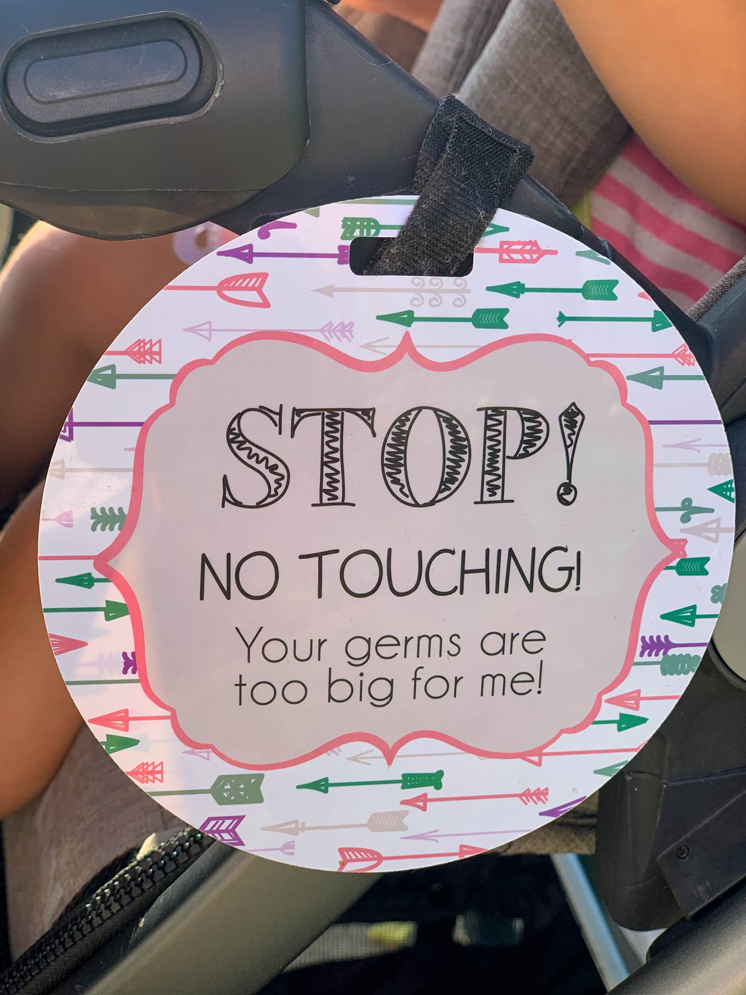 Three Little Tots - Venta al por mayor Funda de asientos de coche - Niños y bebés - Pink Arrow - Etiqueta para asiento de coche y cochecito7