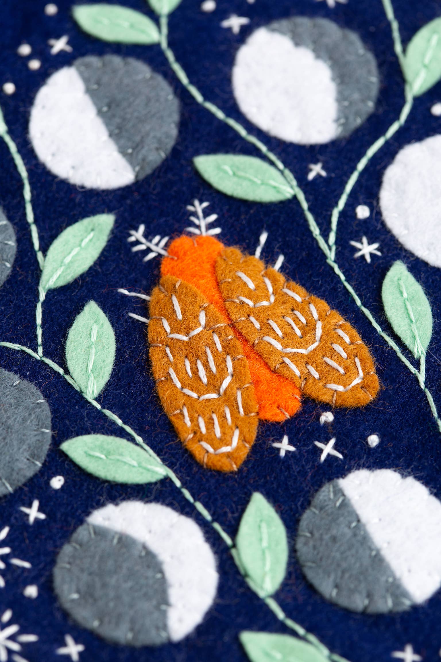 Hawthorn Handmade (US Duties Paid) - Vente Kits de couture - Kit de bricolage en feutre avec bannière céleste | Kit de bricolage complet7