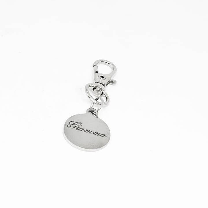 Gramma Clip On Charm Rostfritt Stål Graverad Nyckelring Gåva För Mormor Familjekärlek Tillbehör Mors Dag Farmor Smycken för wholesale av JKCE Designs