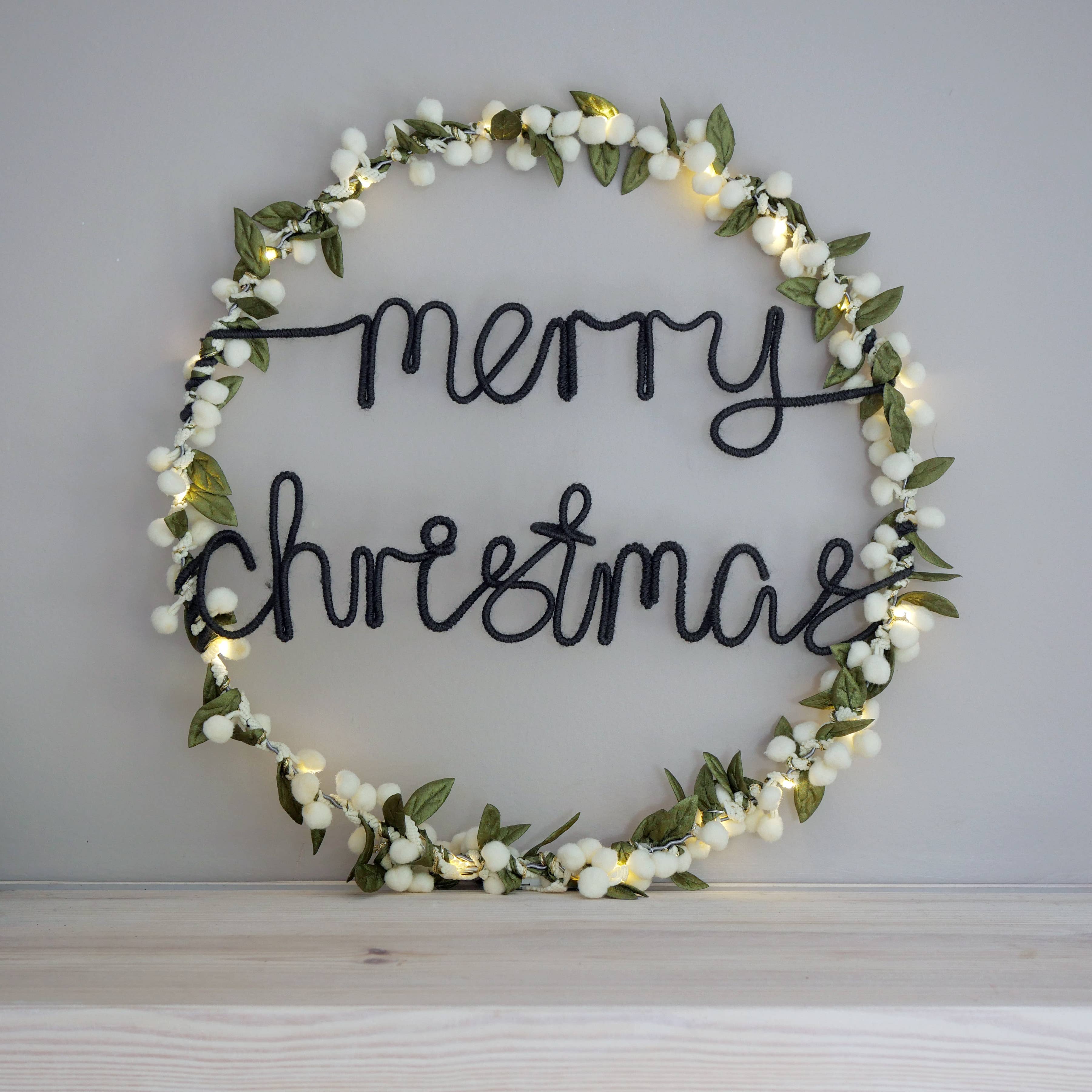 Melanie Porter - Wholesale Wreath - Merry Christmas Light Up Wreath - Christmas Decoration14