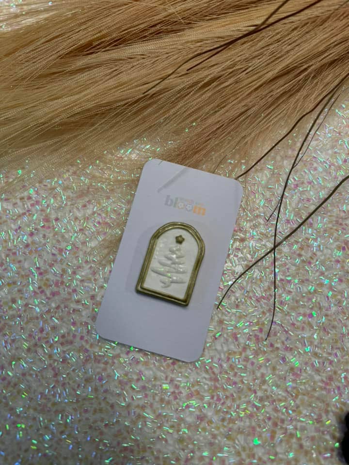 Aiguille de Noël en pâte polymère pour la vente par Watch Me Bloom