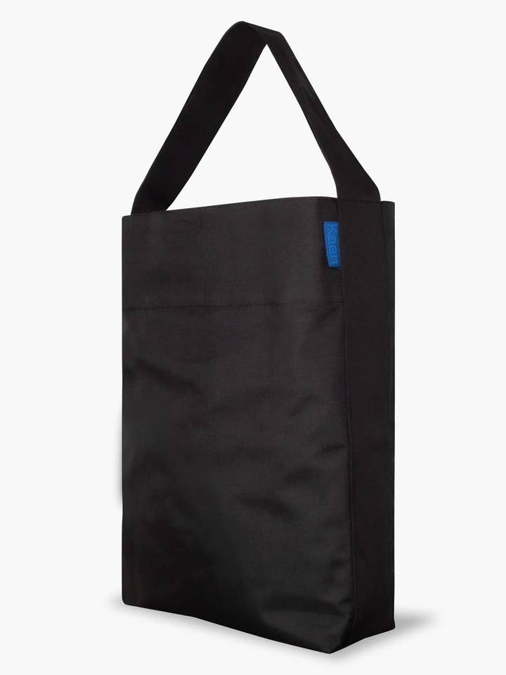 Sac seau imperméable en noir pour la vente par KAAN BAGS LLC