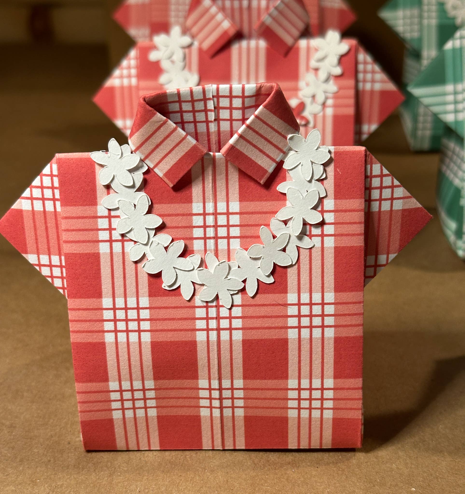 Handmade Aloha Kauai – wholesale Presentbox – Handgjorda Origami Aloha Skjorta Presentaskar - Palaka2