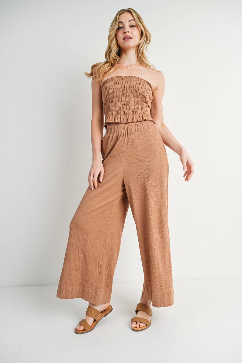 Bluivy – wholesale Top & pants set (NOT Loungewear) – Women's – SMOCKED TUBE TOP & LINEN WIDE LEG PANTS SET4