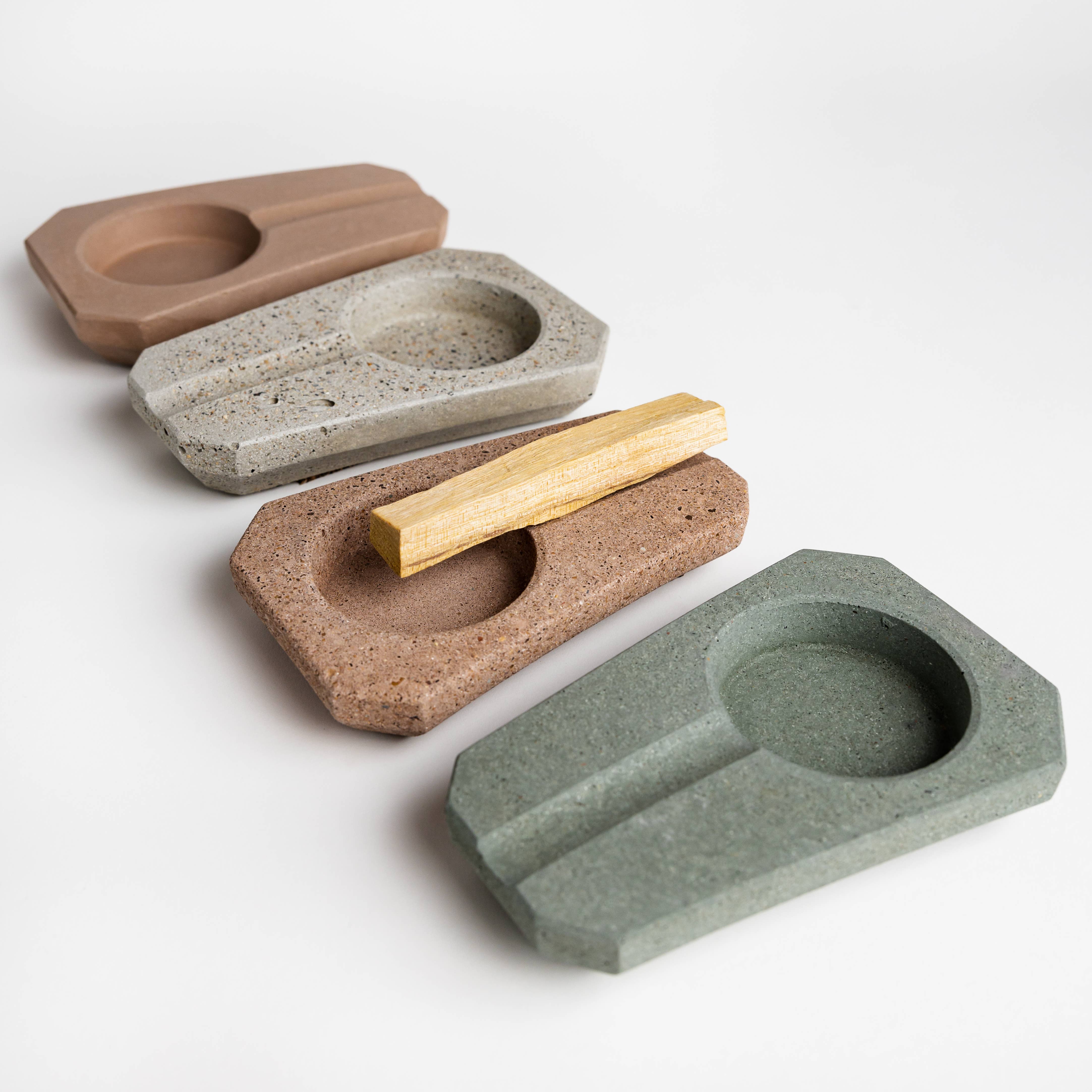 NATURAL BY HAGELSIEB – Großhandel Aschenbecher – Moderner Zigaretten-Aschenbecher aus Beton mit Palo Santo Halter1