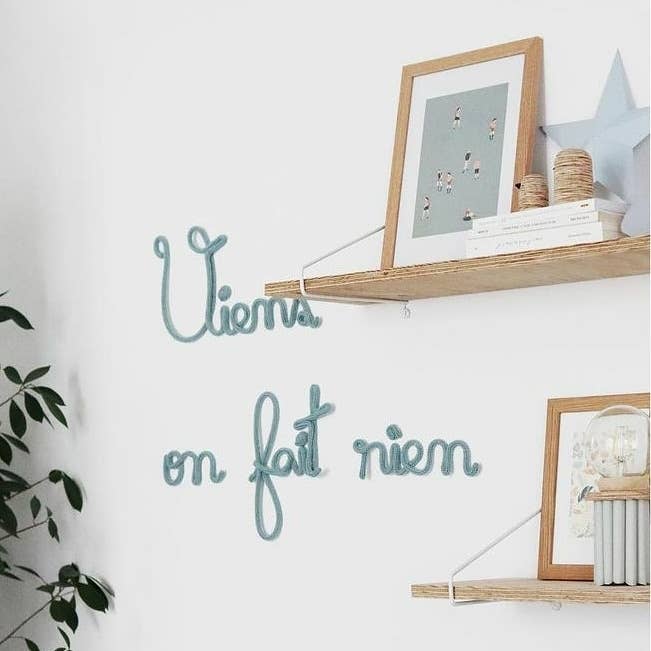 Decoración de pared en tricotín Ven, no hacemos nada para venta al por mayor de Charlie&June