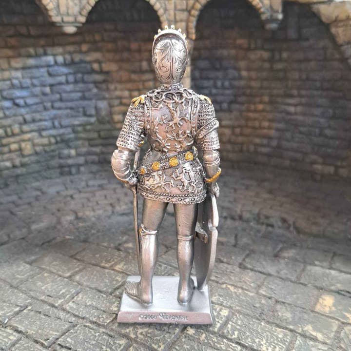 Timeline Gifts Ltd – wholesale Decorative figurine – Metal Knight Statue - Fleur and Lion Shield6