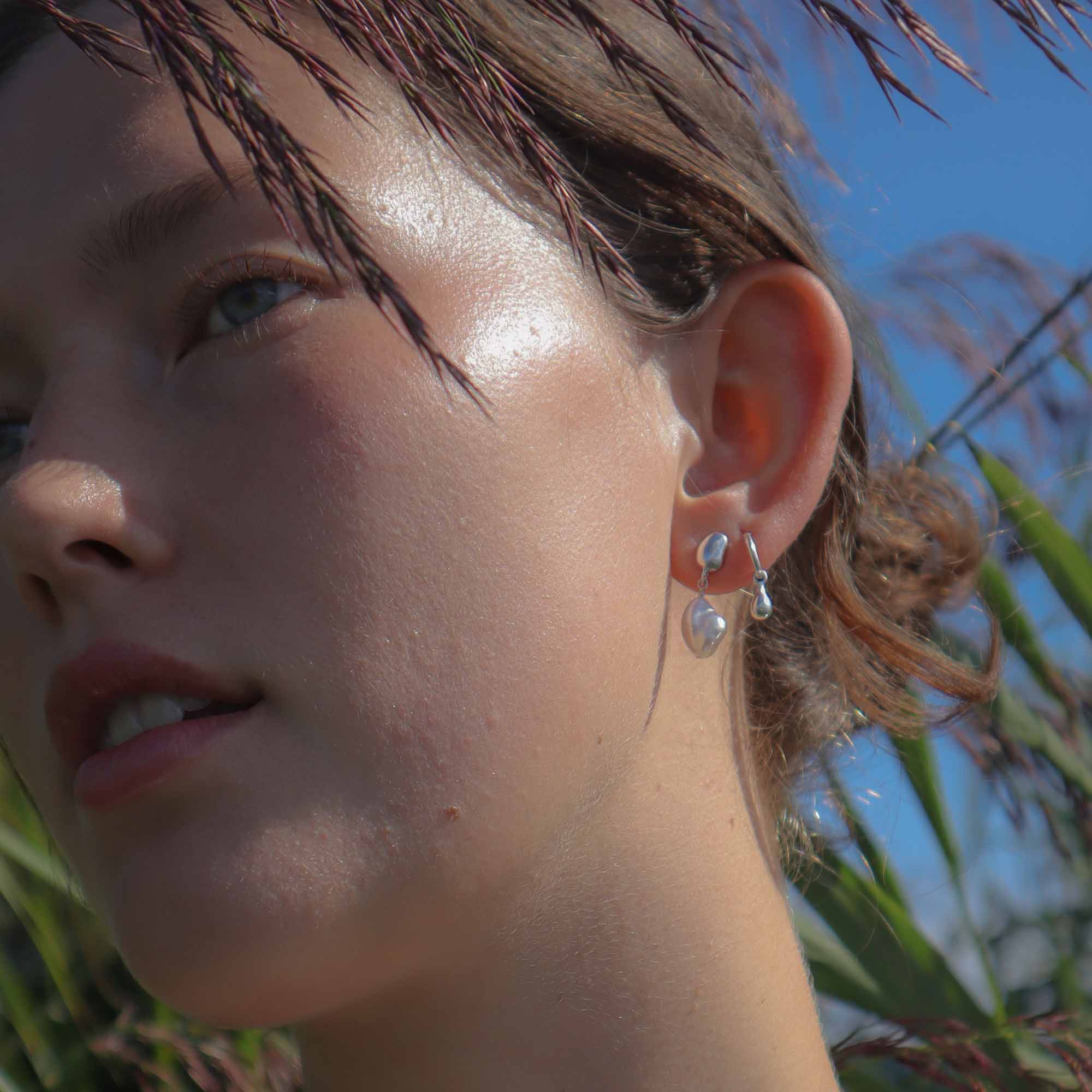 Koi Atelier - Wholesale Dangle Earrings - Blob studs with pearl silver2