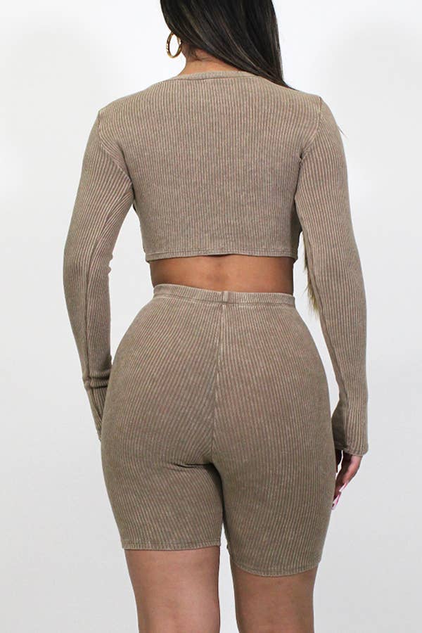 Junie - Wholesale Loungeset - Dames - MINERAL WASHED SHIRT MET LANGE MOUWEN EN BIKER SHORT SET MXST1000711