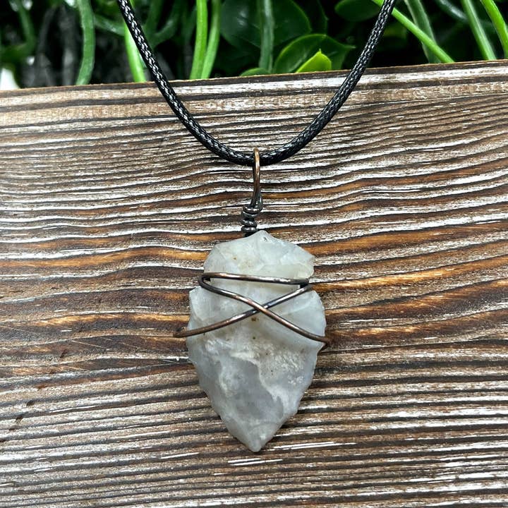 Handmade by Marlayna - Vendita all'ingrosso Collana con ciondolo/pendaglio - Pendente con punta di freccia avvolta2