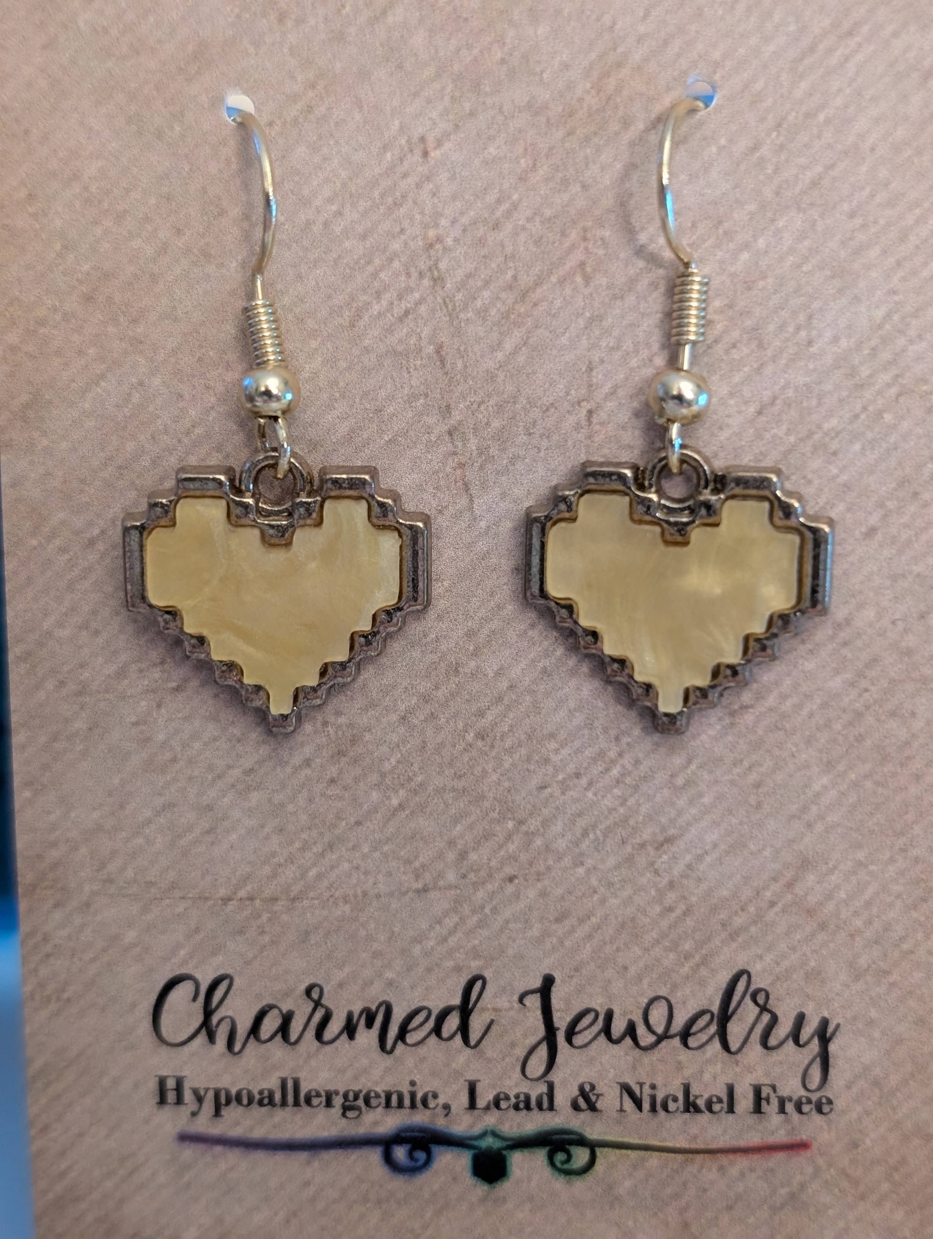 Con-Quest Crafts – Engroshandel Hængeøreringe og creoløreringe – Pixel hjerteøreringe - farverige, hypoallergeniske øreringe6