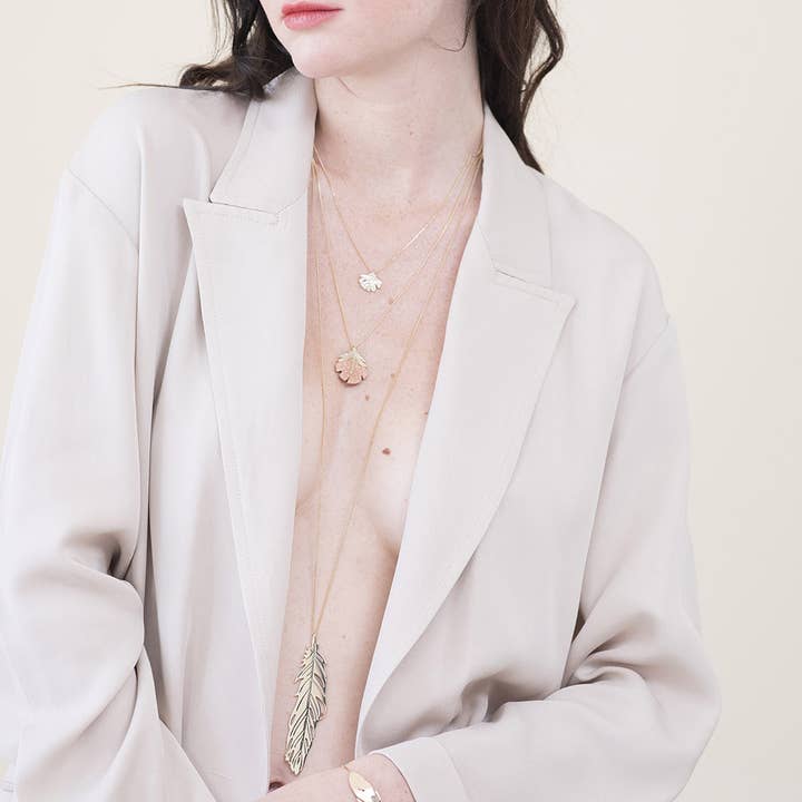 Plumagem - colar longo grande pena Rouxinol por atacado de Peau de Fleur