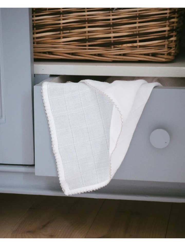 Bobbi Balloon - Wholesale Swaddle – Baby - Muslin with crochet piping - Oatmeal Piping3