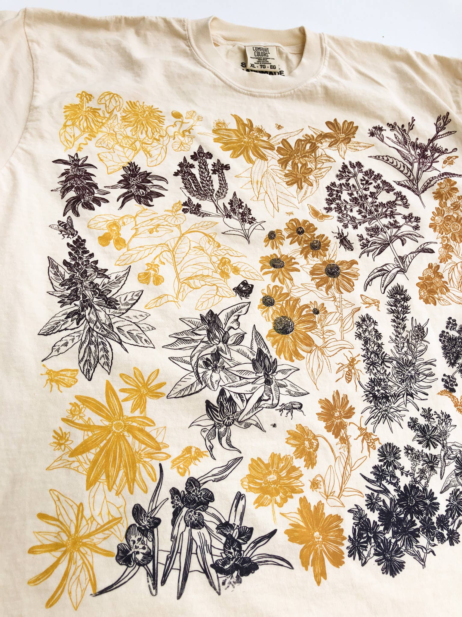 Solstice Handmade – Großhandel T-Shirt mit Siebdruck – Unisex – Baumwoll-T-Shirt mit Herbst-Wildblumen2