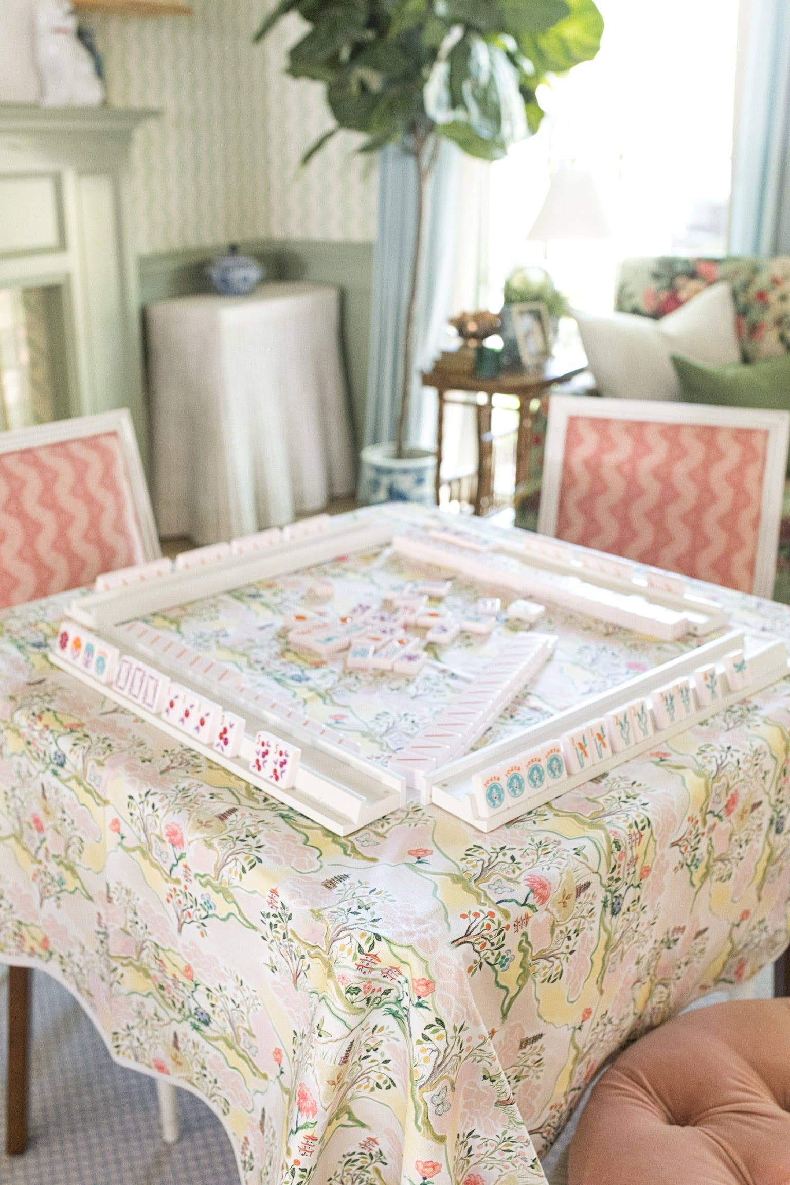 Frances Fields Home, formerly Fenwick Fields – wholesale Duk – GROSSIST Scalloped Square Table Topper | Pink Pagoda3