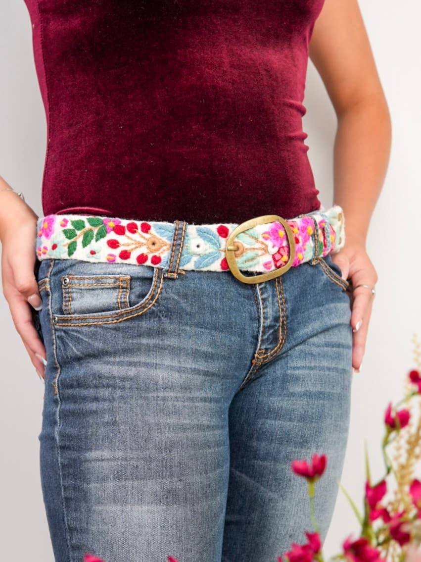 Artesana Love – Großhandel Gürtel – Damen – Handbestickter Wildberry Gürtel mit breitem Design3