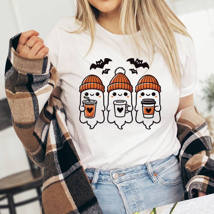 Three Cute Ghost's Drinking Coffee - Camiseta de Halloween por atacado de House Of Rodan