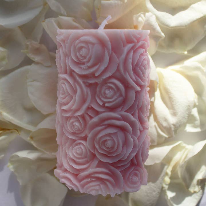 Blooming Botanicals: Ett handgjort sojavax blommigt pelarljus för wholesale av Sapphic Flames