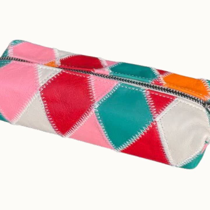 Trousse à crayons recyclée – Multi pour la vente par Claire Akkan