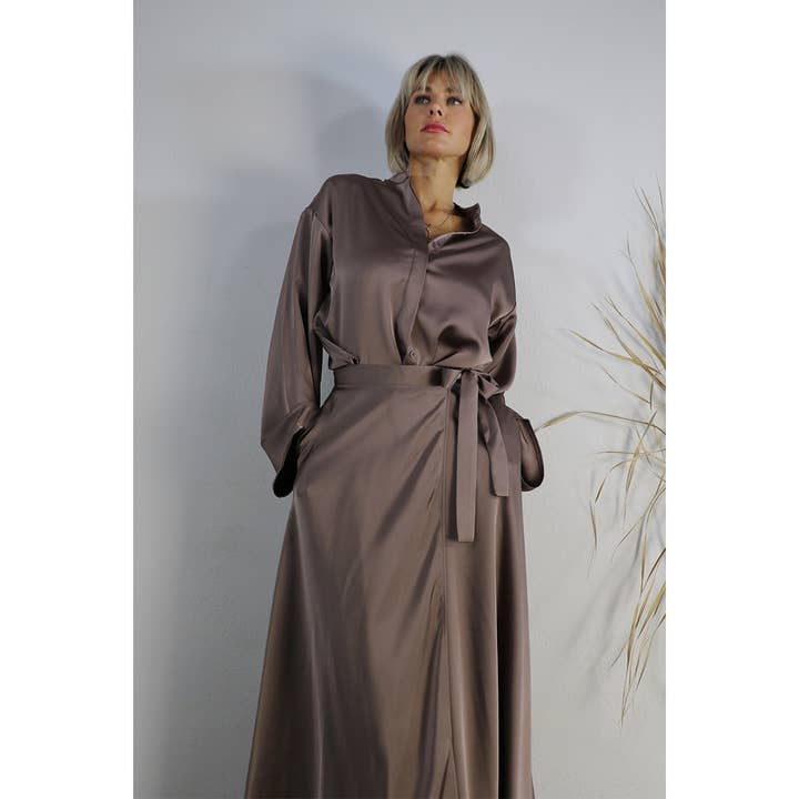 MALVE BRAUN CROP-TOP AUS SATIN MIT WICKELROCK für den Großhandel auf Faire4