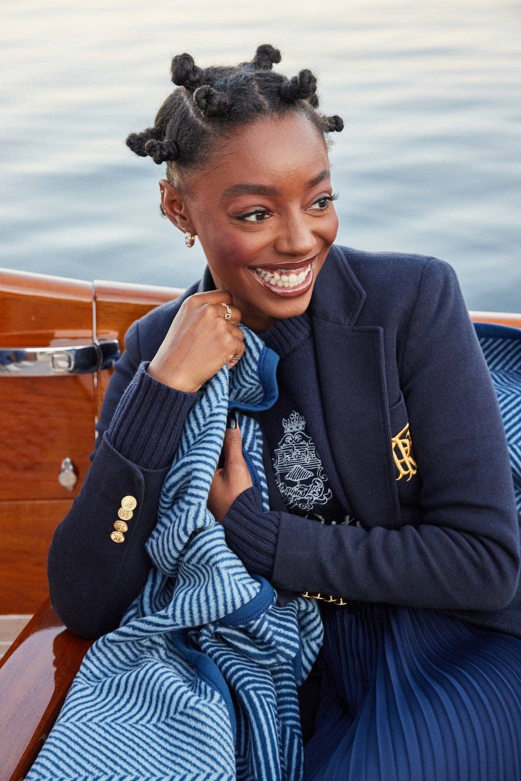 ChappyWrap – wholesale Throw blanket – Harborview Herringbone Navy Blanket13