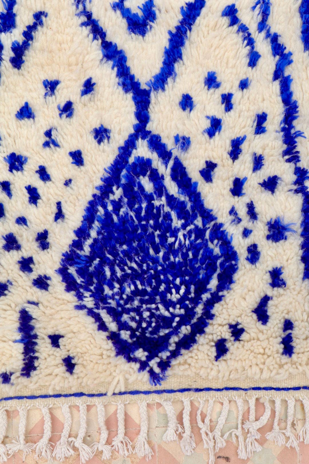 Néda - Wholesale Area Rug - Colorful Berber Rug Azilal White Klein Blue Patterns - 165 x 98 cm8