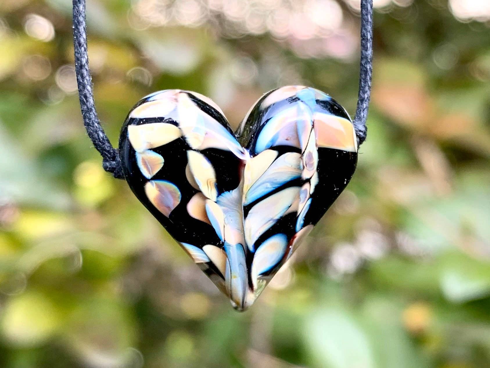 Ironwood Glassworks – Colar pingente/pendente por atacado – Colar de Vidro Flametrabalhado Preto + Iris2