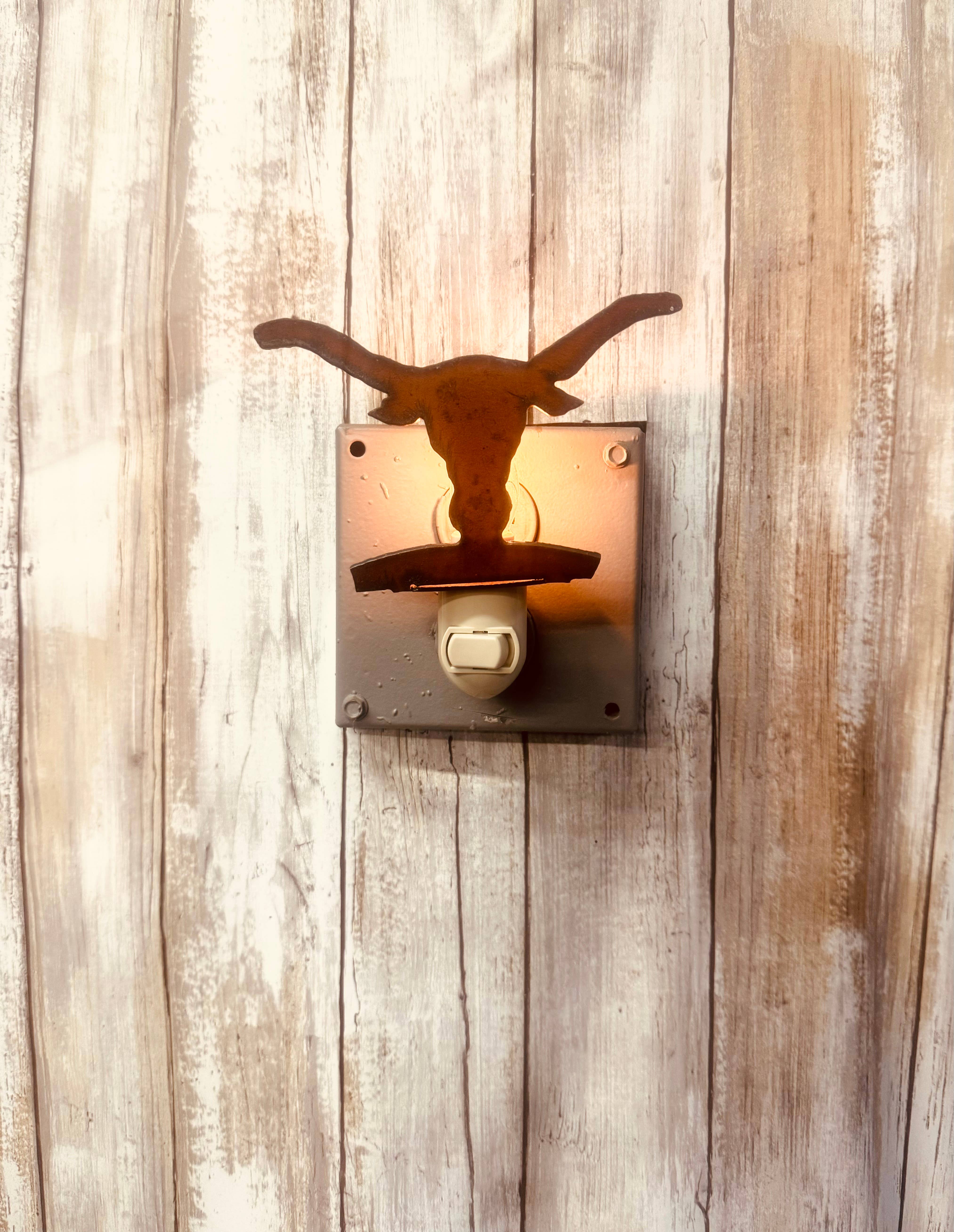 Universal Ironworks USA - Wholesale Night Light - Steer Head Image Rustic Night Light0