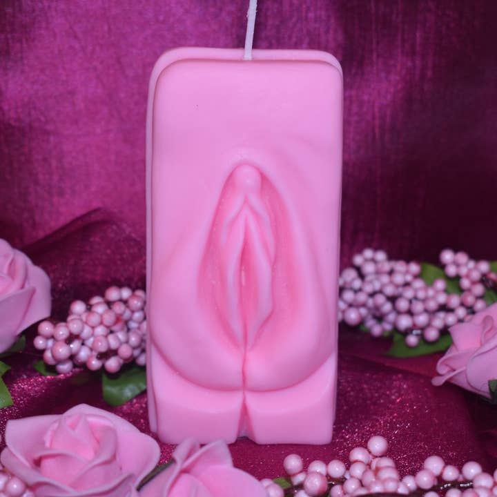 Bougie The Pussy Vulva - Cadeau amusant végétalien en cire de soja pour vagin pour la vente par Hail Claytan