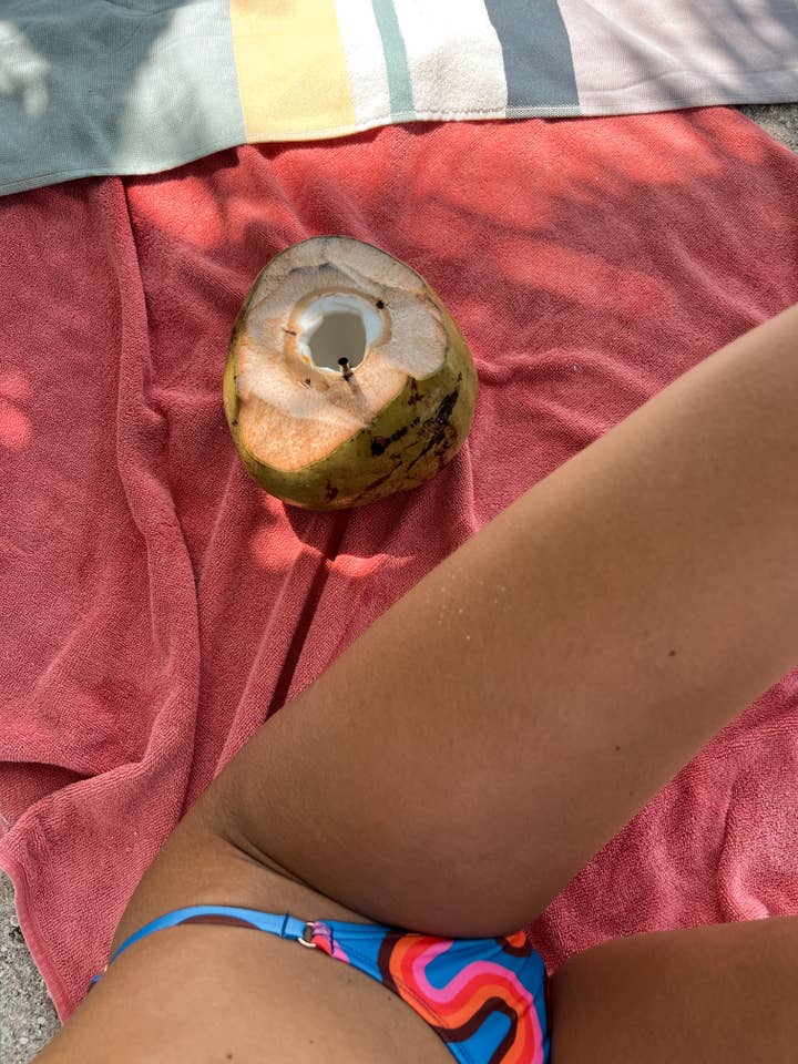 Bottom Nikki SS23 - Waves for wholesale by Store Milo