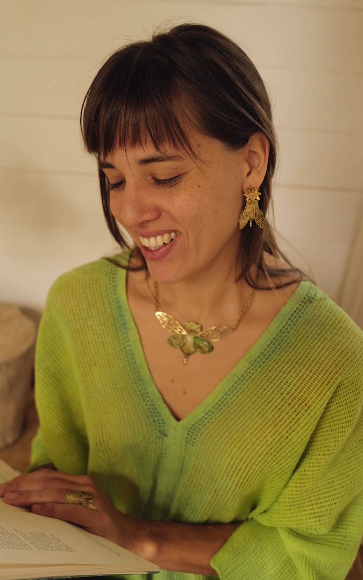 Maria rosua – wholesale Hänge-/berlockhalsband – Cikadkrage2