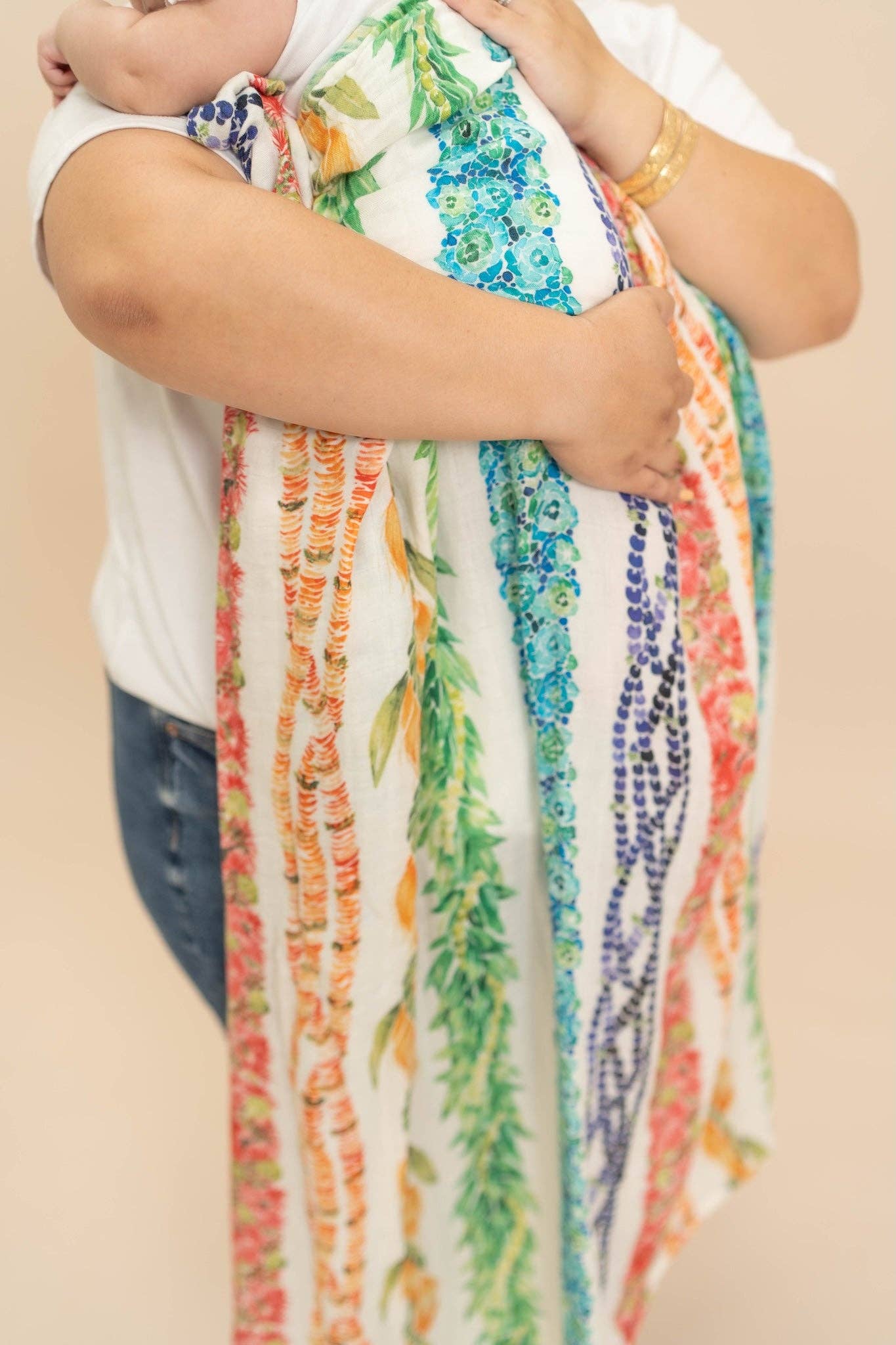 The Keiki Dept – wholesale Swaddle – Baby – Lei Anuenue Bamboo Muslin Kapa Moe (Swaddle Blanket)3