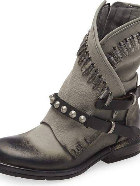 BOTTINES SEDONA EN CUIR - TAUPE pour la vente par Sheridan Mia