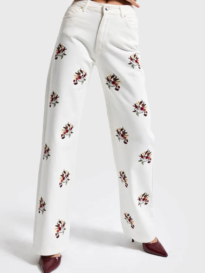 Pantalones Vaqueros Rectos Bordados con Flores en Color Crudo para venta al por mayor de DesignofBoho