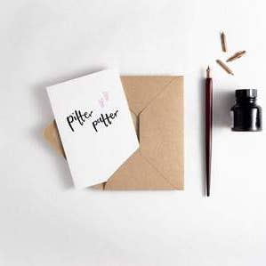 Pitter Patter Pink Bogtrykskort for engroshandel hos Hunter Paper Co.