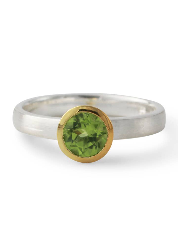 Silver ring with 6mm peridot, 18ct gold-plated for wholesale by Campur GmbH