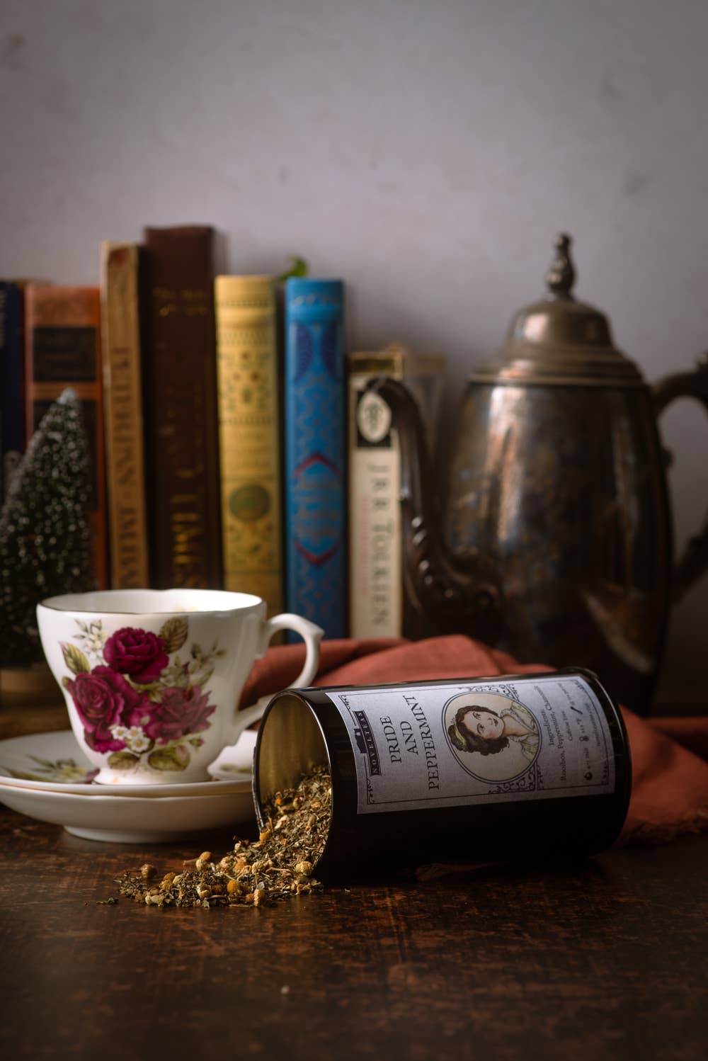 Novelteas LLC - Wholesale Loose Tea - Pride and Peppermint - Jane Austen Loose Tea Tin4