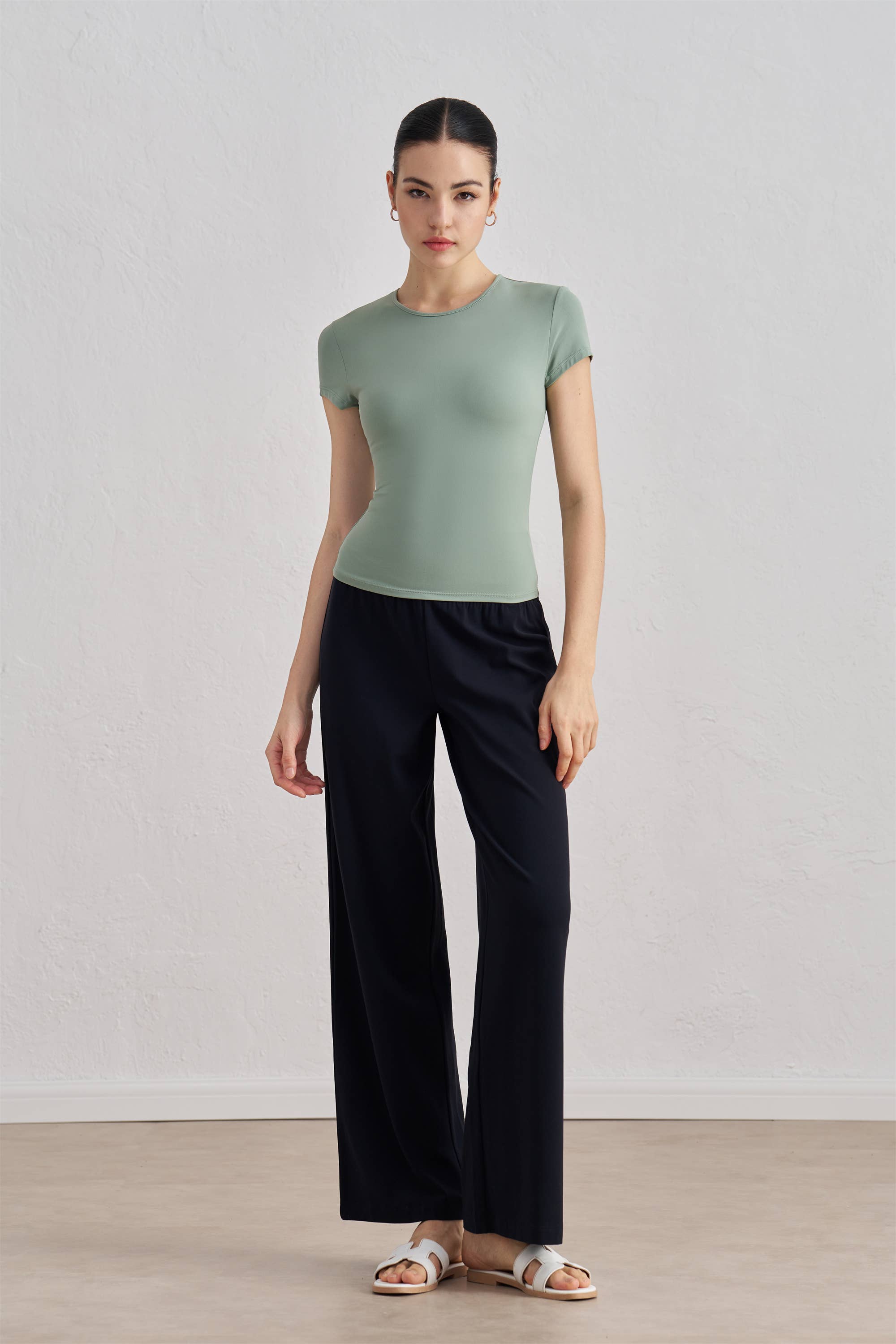 91thelabel - Vente Haut de sport – femme - T-shirt de sport sculpté à col rond et manches courtes Tessa21