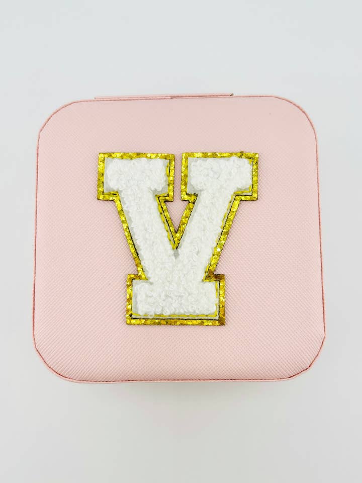 Joyero de viaje con la letra V en rosa para venta al por mayor de Bella Blu Designs
