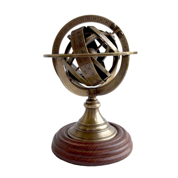 Madison Bay Co. - Historical Home Decor Reproductions - Venta al por mayor Decoración de escritorio - Niños y bebés - Esfera Armilar de Latón Antiguo de 5-1/4" para Escritorio con Zodiaco