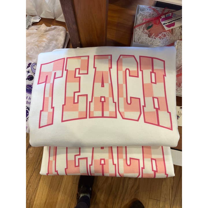 Teach Crewneck voor wholesale door The Simply Cherry Collection