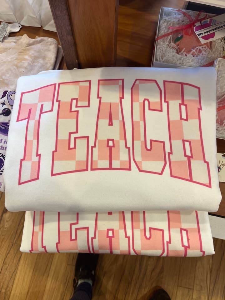 Teach Crewneck para venta al por mayor de The Simply Cherry Collection