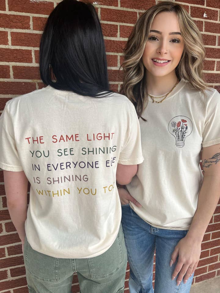 Adelle Linen - Vendita all'ingrosso Maglietta stampata - Donna - T-shirt The Light Shines Within You4