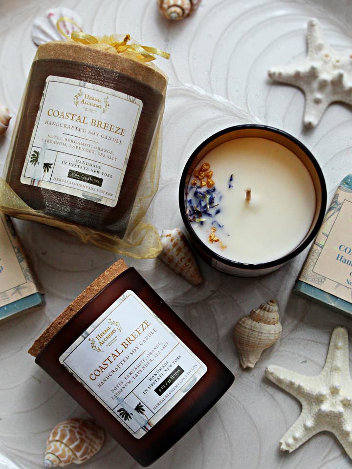 Kustbries Handgegoten Sojakaars in Amber Glas voor wholesale door Herbal Alchemy Bodycare