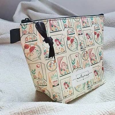 « WINDOWS TO THE WORLD » - Trousse au style vintage pour la vente par Malvins