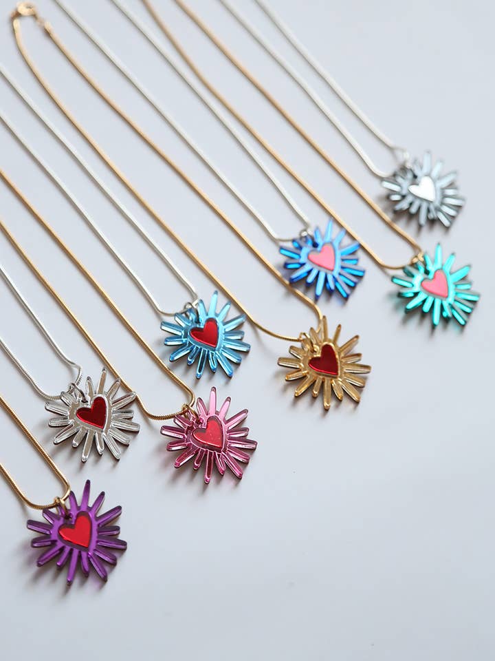 Skinnende hjerte halskæde for engroshandel hos Kam Creates