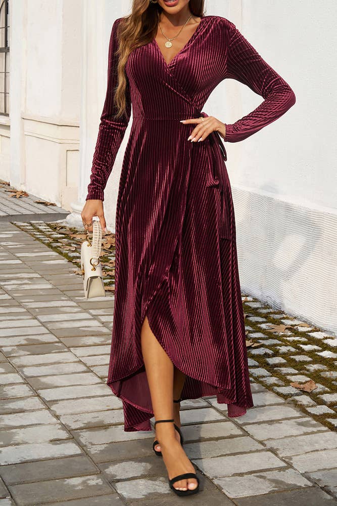 UNISHE – wholesale Klänning - Dam – Elegant klänning med V-ringning, hög midja och slits DY18010