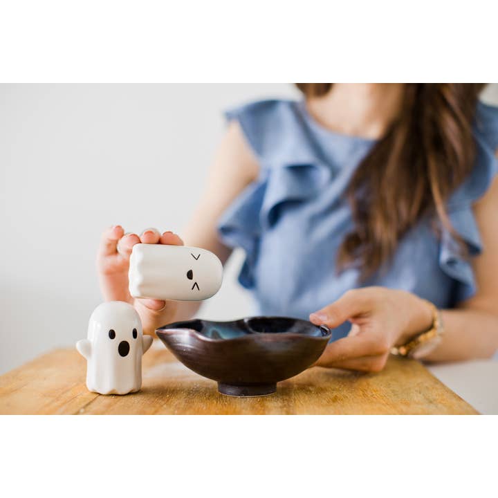 Pearhead - Wholesale Salt & Pepper Shaker Set - Ghost Salt & Pepper Shakers, Halloween Decor