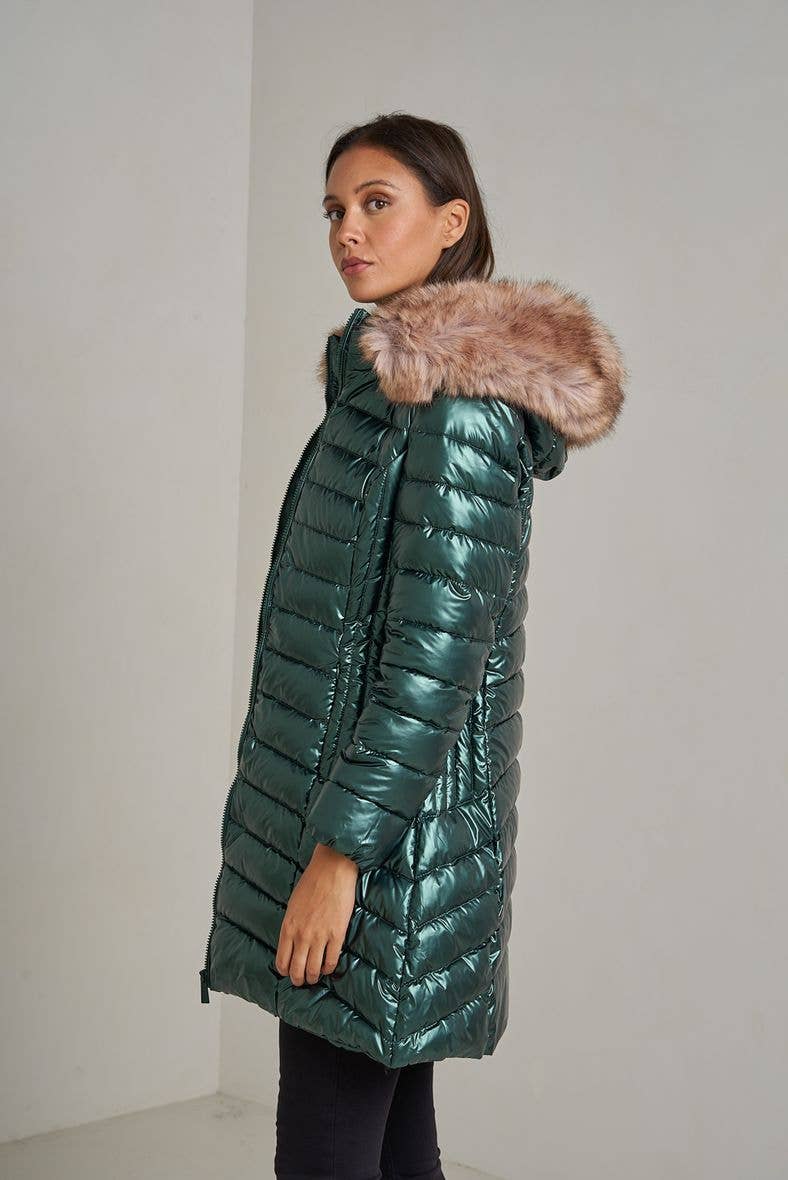 Attrait Paris – Großhandel Pufferjacke – Damen – Metallic lange Steppjacke mit Fell am Kapuzenrand18